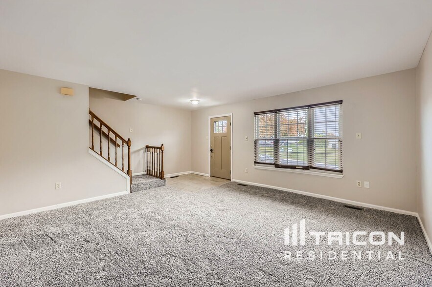 Building Photo - 3326 Midland Ct