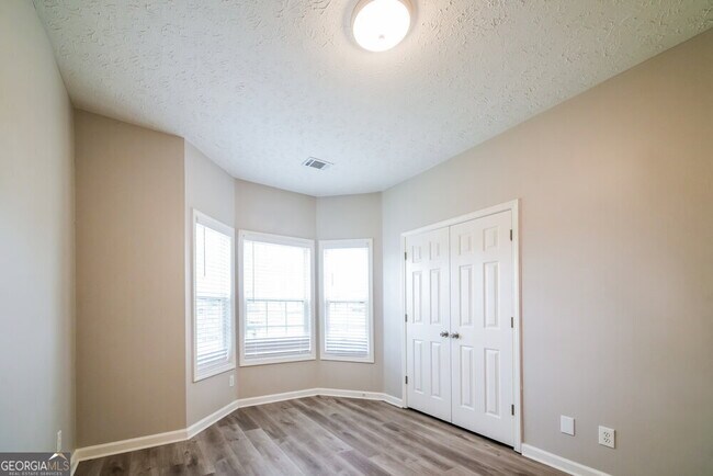 Building Photo - 204 Lee Ct