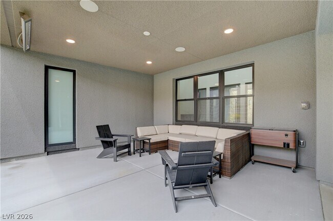 Building Photo - 779 Willits St