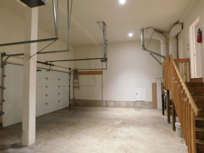 Building Photo - 4Bd/2.5Ba Two Story House - Available Soon!