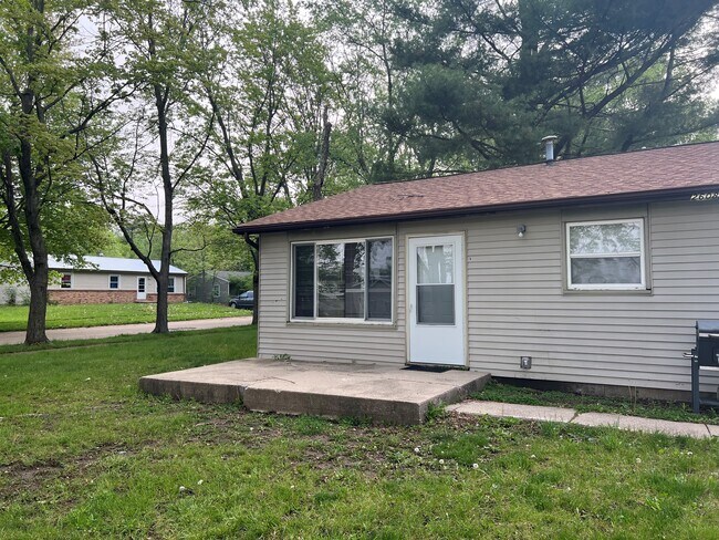 Building Photo - 2608 Dale Dr