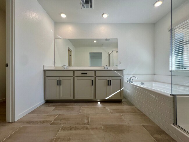 Building Photo - Beautiful Newer 4 Bedroom Home in Cadence with Large Loft