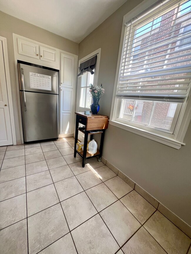 Building Photo - Gorgeous 3-Bedroom Home in Drexel Hill with Garage! Available mid-May!
