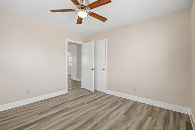 Building Photo - 505 Pompano St