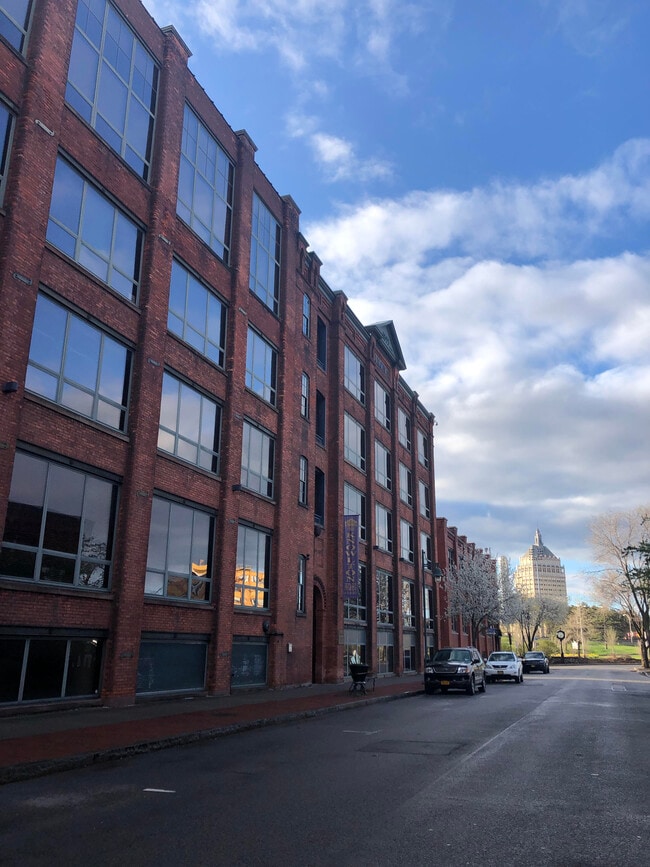 Building Photo - 69 Cascade Dr