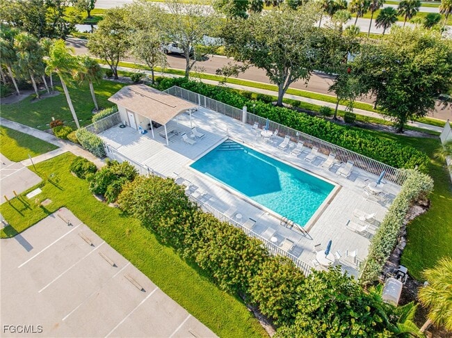 Building Photo - 12630 Kelly Palm Dr