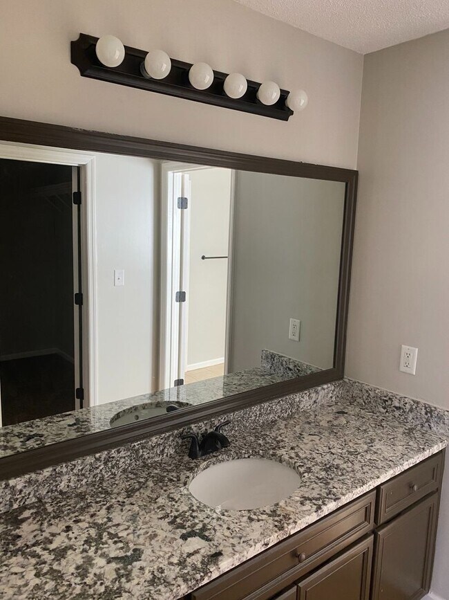 Building Photo - Spacious 3BR/2BA Home with Open Floor Plan, Granite Countertops & Fenced Backyard