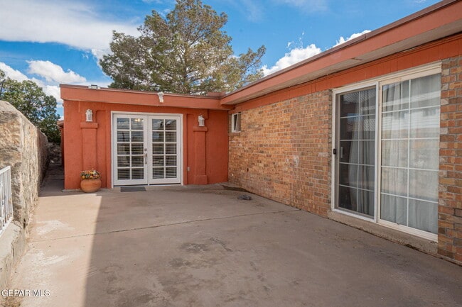 Building Photo - 604 Haverhill Rd