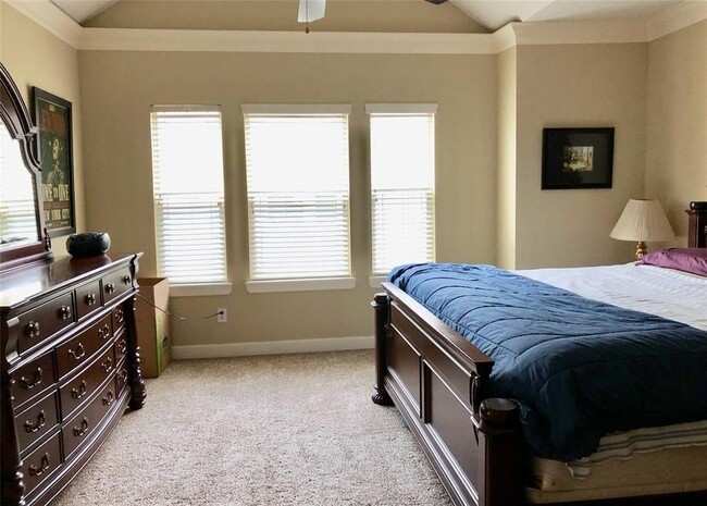 Building Photo - 918 W 26th St