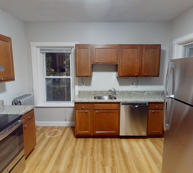 Apt 6 - 904 Massachusetts Ave