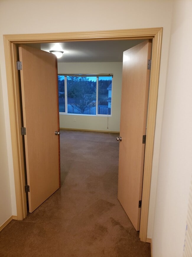 Building Photo - Gem Heights Spaciousness