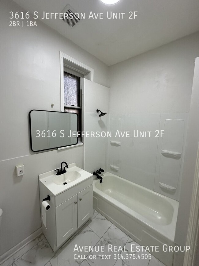 Building Photo - Spacious 2-Bedroom 1-Bathroom in Saint Lou...