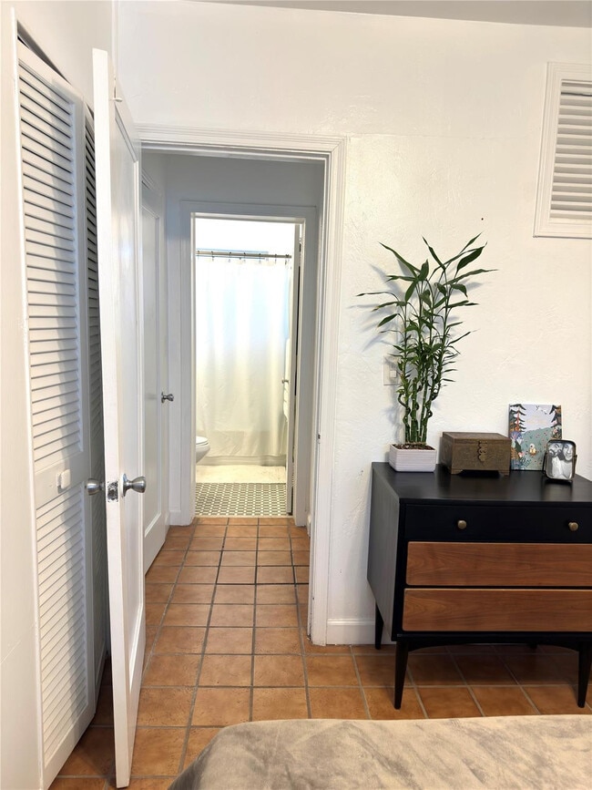 Building Photo - 617 SW 11th St