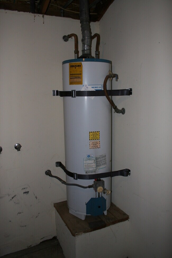 Building Photo - Cute 3 Bed + 2 Bath Home For Rent in Laurelglen Area