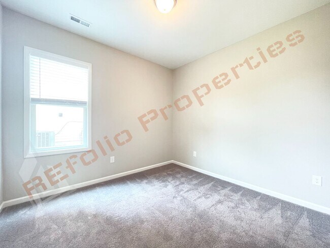 Building Photo - Beautiful Home with 4 Bedrooms, 3 Bathroom...