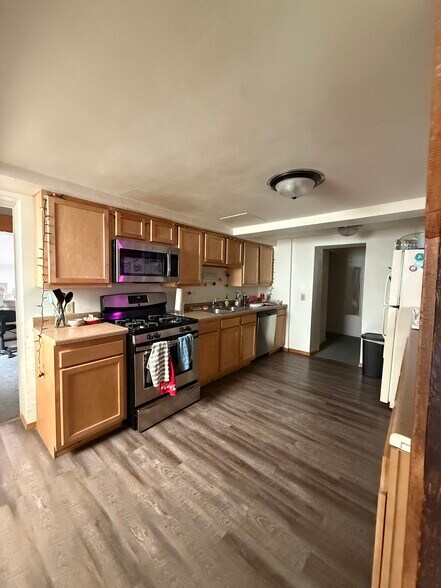 Building Photo - 612 Howard Plz