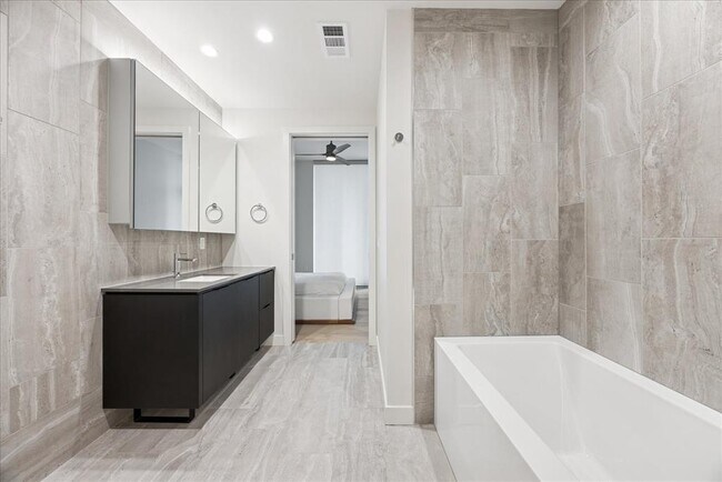 Building Photo - 44 East Ave