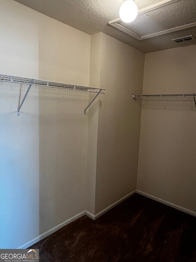 Building Photo - 214 Brooklet Cir