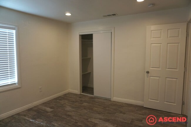Building Photo - 610 Belle Ave