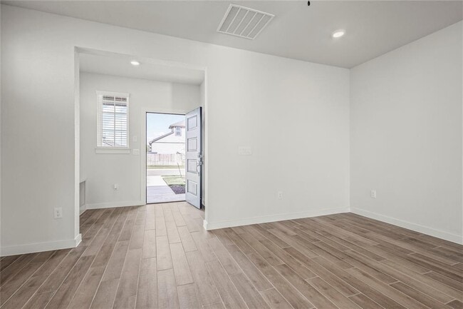 Building Photo - 187 Everglades Dr