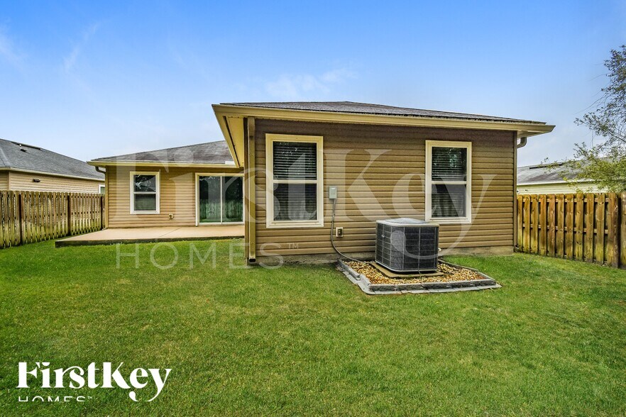 Building Photo - 12178 Alexandra Dr