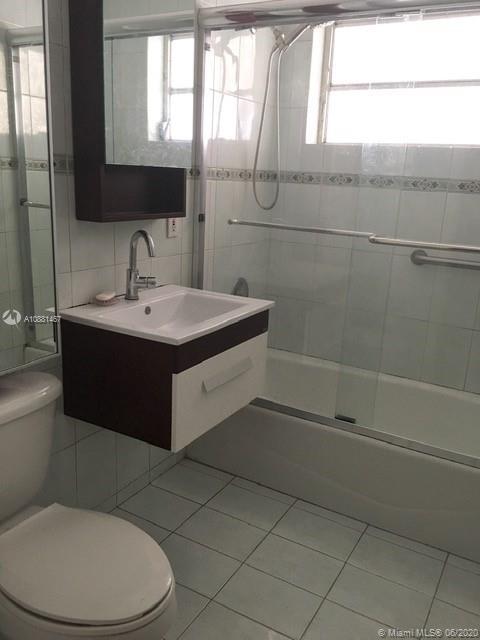 Building Photo - 5001 SW 96th Ave