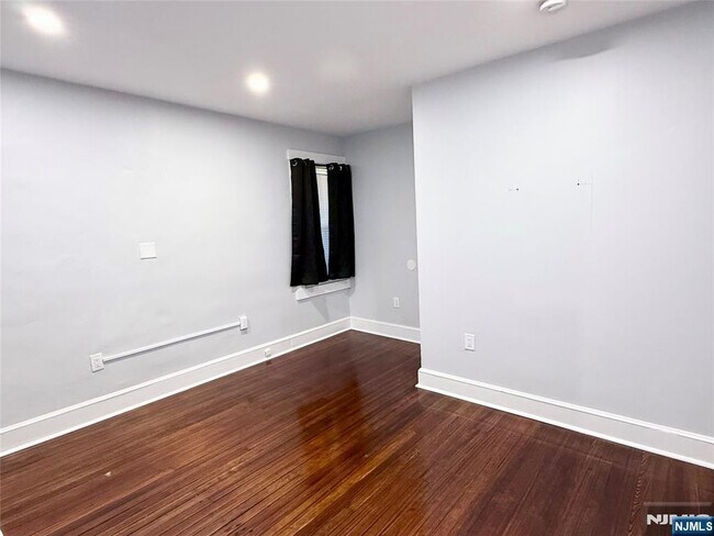 Building Photo - 1-3 Farview Terrace