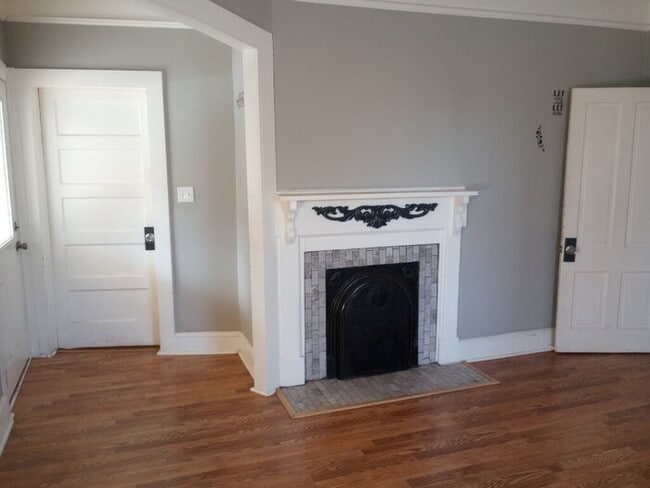 Building Photo - 18 Courtney St