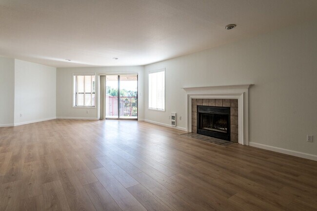 Building Photo - 2bd/1.75ba Kirkland Condo