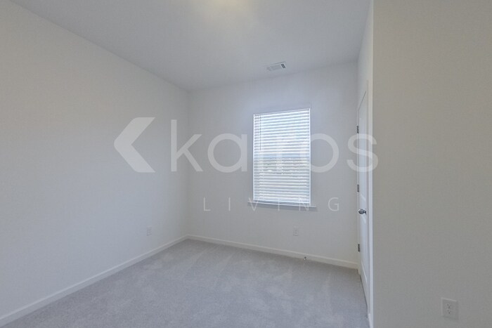 Building Photo - 210 Birch Ave