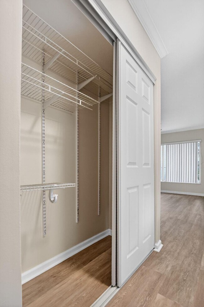 Building Photo - 596 SE 20th Ave