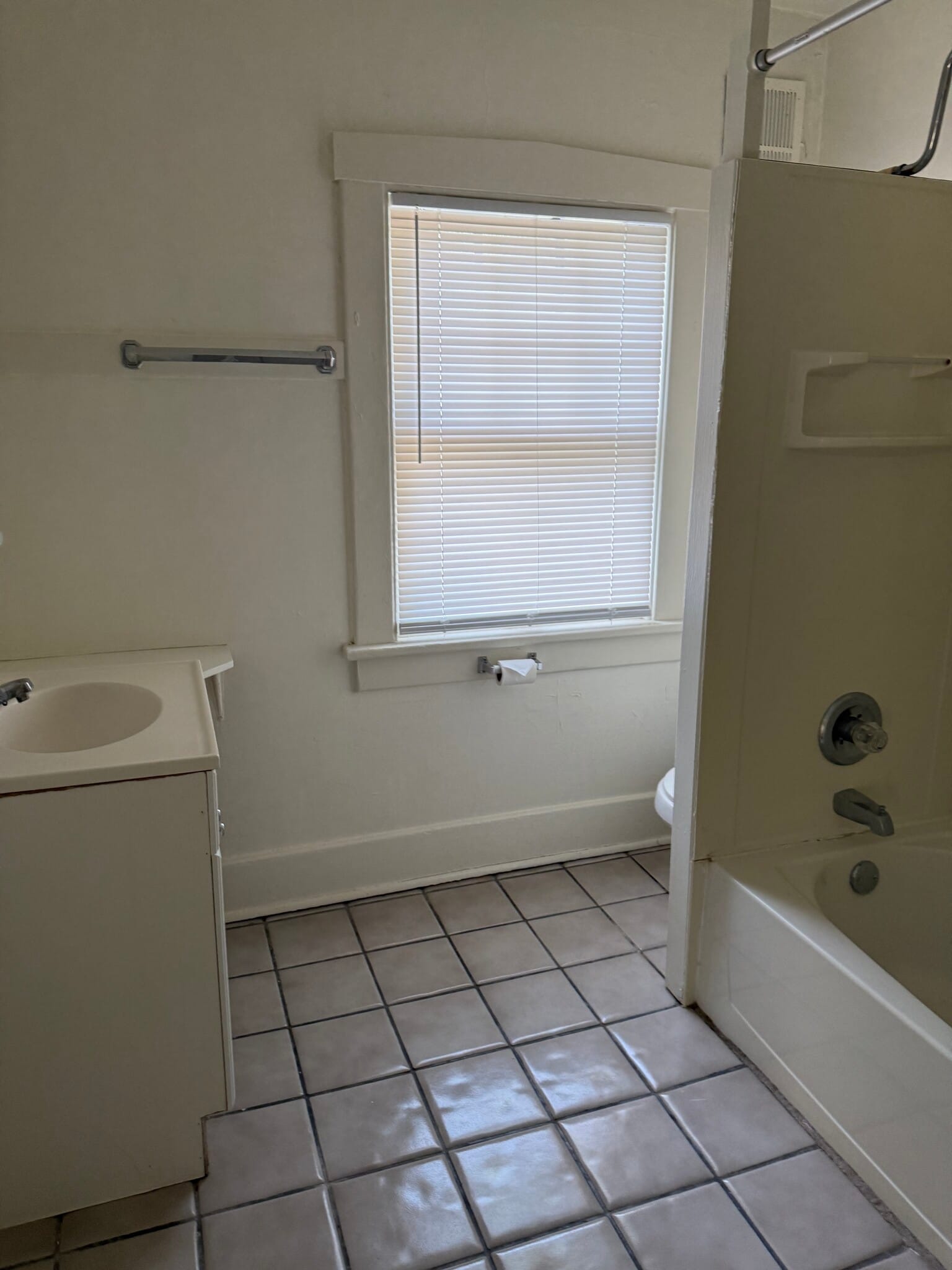 Bathroom - 1809 W Laura Ave