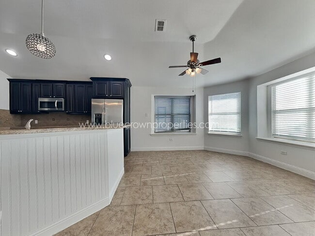 Building Photo - 2065 Pontchartrain Dr