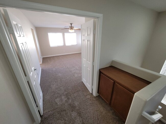 Building Photo - Immaculate 3 Bedroom Home in a Gated Commu...