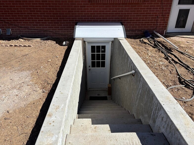 Building Photo - 2631 S Zurich Ct