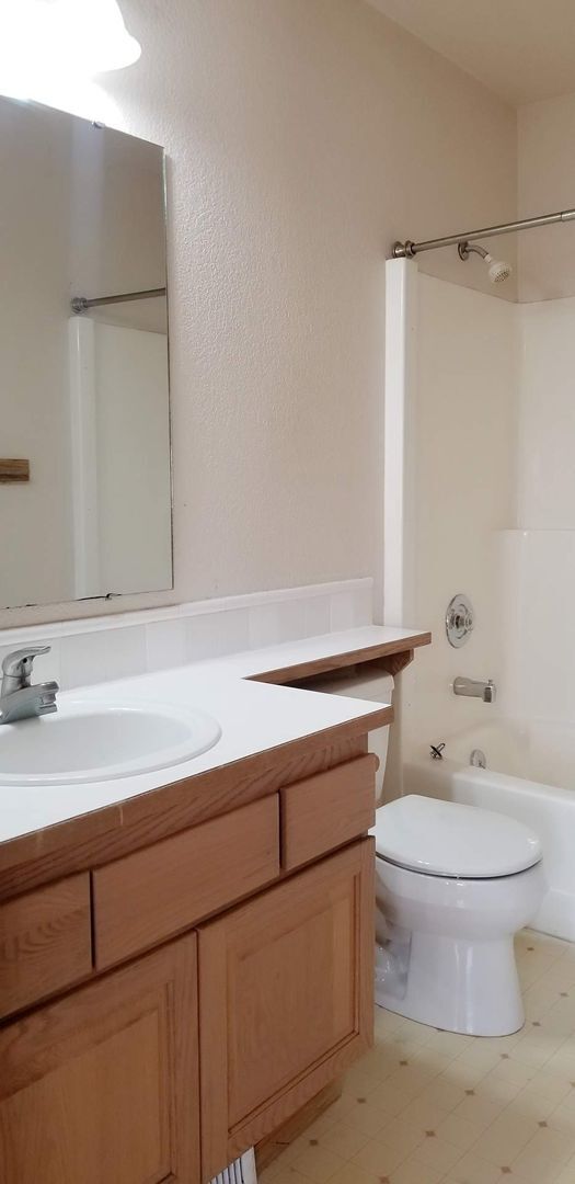 Building Photo - Refreshed and Move in ready 04/20/2026 - 4 bedrooms in Lacey - North Thurston School district.