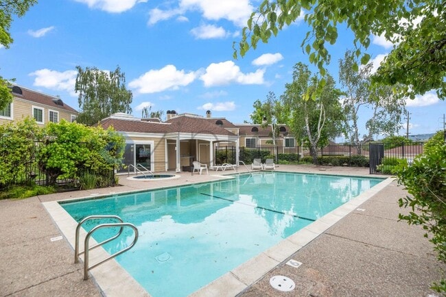 Building Photo - 5045 Hiller Ln