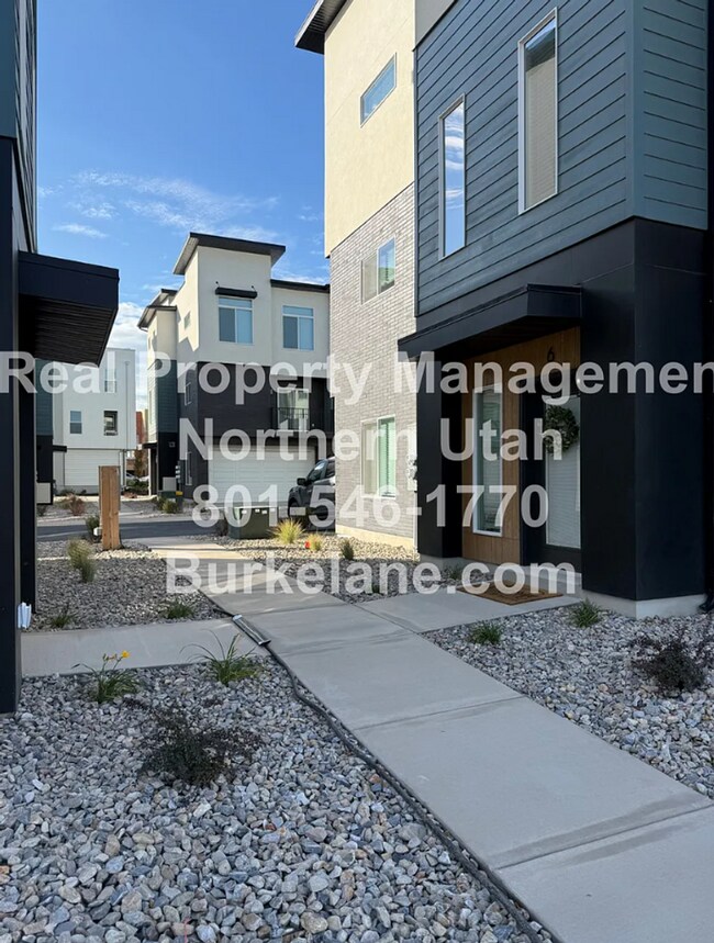 Building Photo - Newly Built 3 Bed 2.5 Bath Townhouse