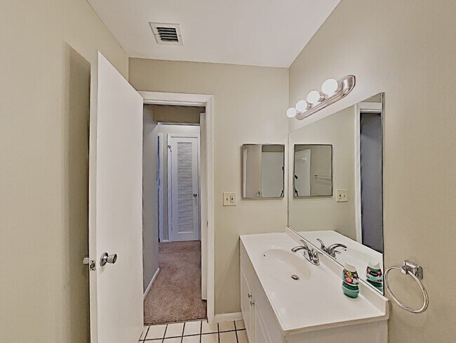 Building Photo - 9332 Southampton Pl