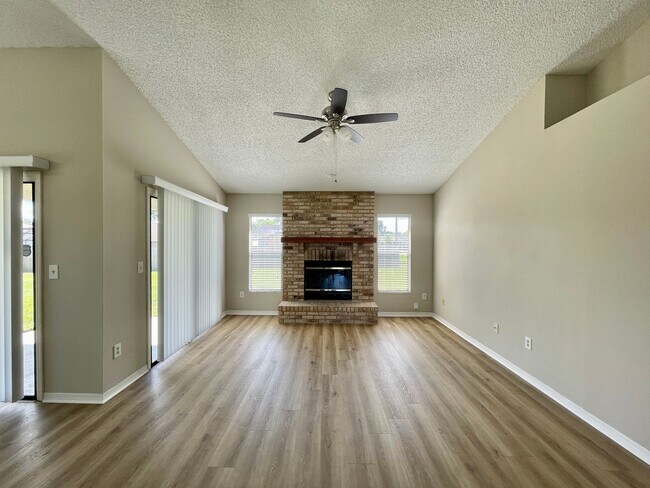 Building Photo - GREAT 3/2 HOME IN OVIEDO STILLWATER SUBDIVISION