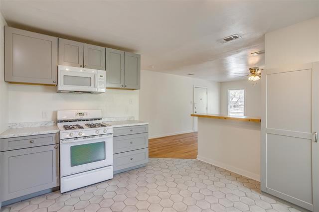 Building Photo - 3645 E Washburn Ave