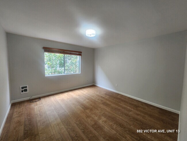 Building Photo - 882 Victor Ave