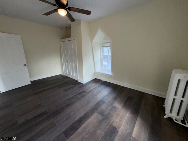 Building Photo - 57 Bridge St