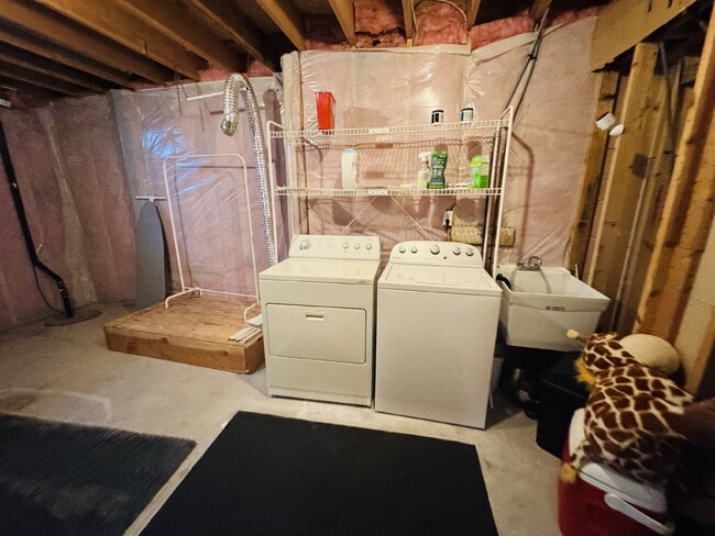 Building Photo - 9120 Trotters Ln