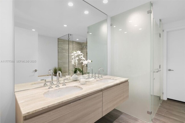 Building Photo - 2900 NE 7th Ave