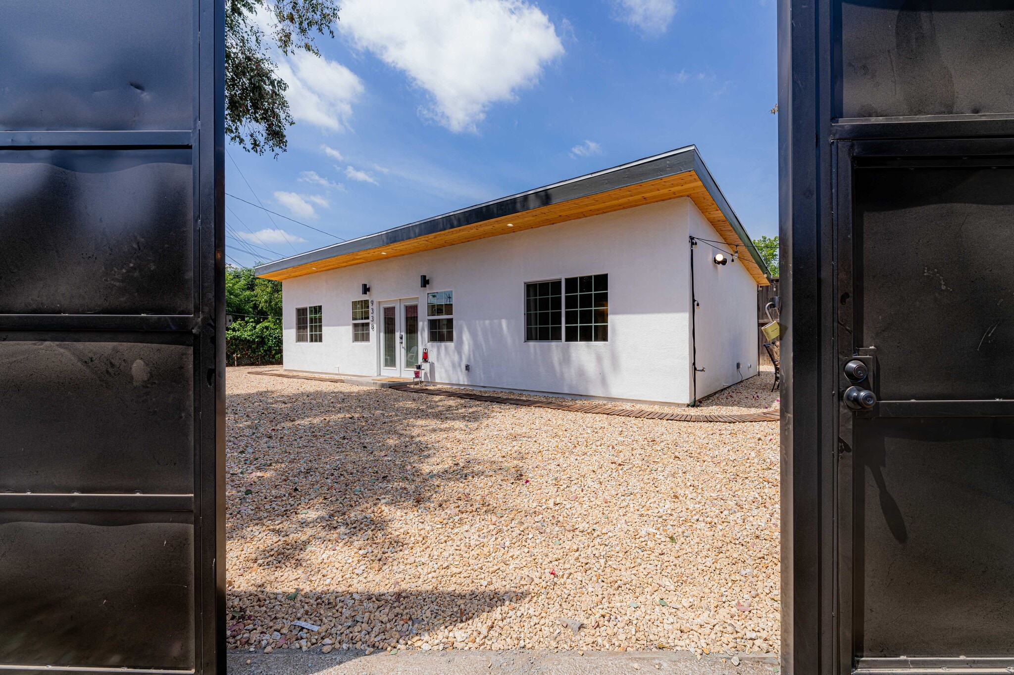 Building Photo - 9338 Langdon Ave