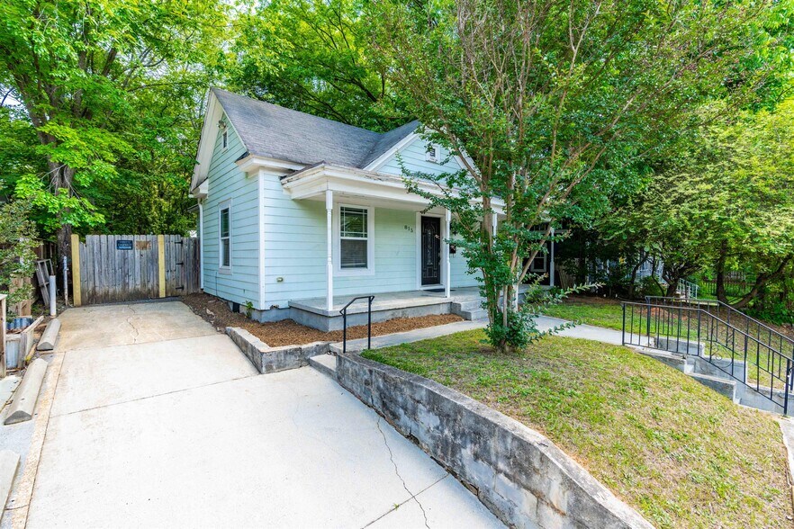 Building Photo - 815 E Davie St