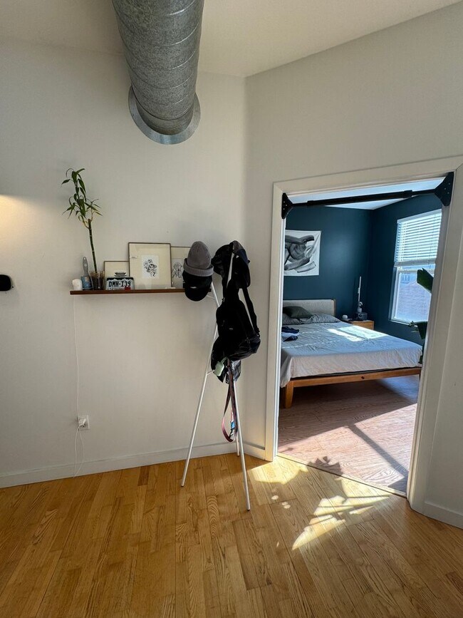 Building Photo - Charming 2BR Unit in Denver