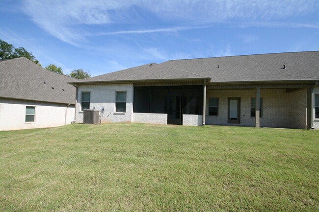 Building Photo - 707 Sluice Dr SW