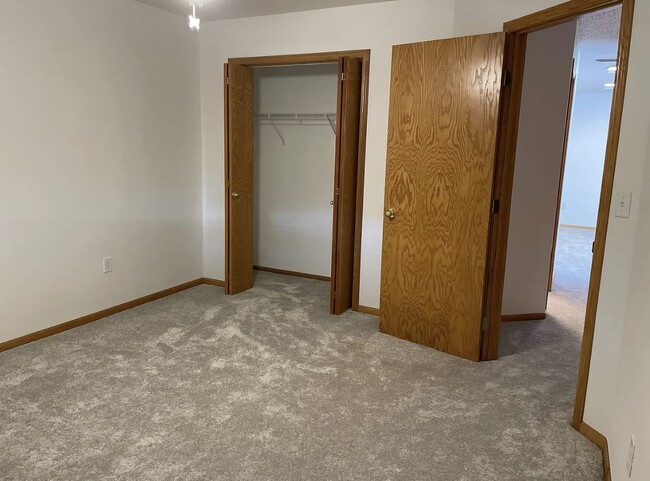 Building Photo - 2706 Wheatland Dr S